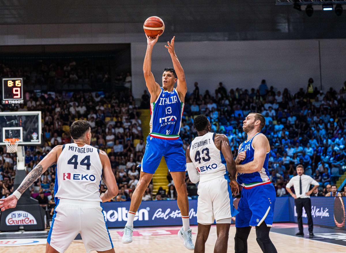 手感一塌糊涂!热火锋线新援在欧锦赛首战中的状态真是惨不忍睹?